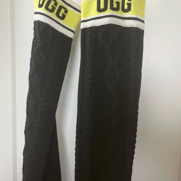 NWOT Ugg Platform Sweater Letter Boots - Size 9 - Picture 3 of 12